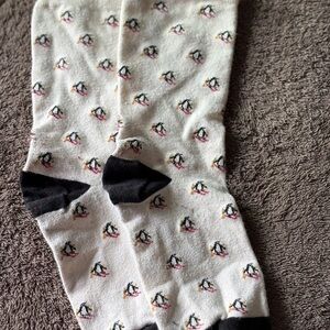 Hot Sox Penguin Patterned White and Black Socks